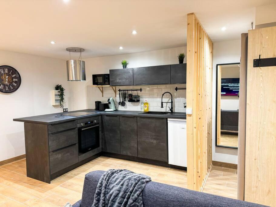 *new*_ L'industriel Chic Au Coeur De _ Apartment